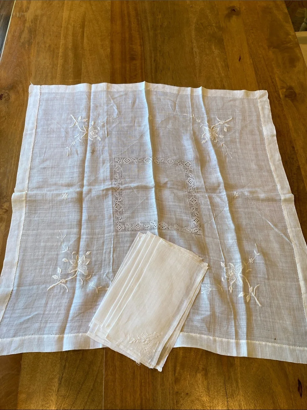 White Embroidered Square Linen Tablecloth Matching Napkin Set‎ Classic Home